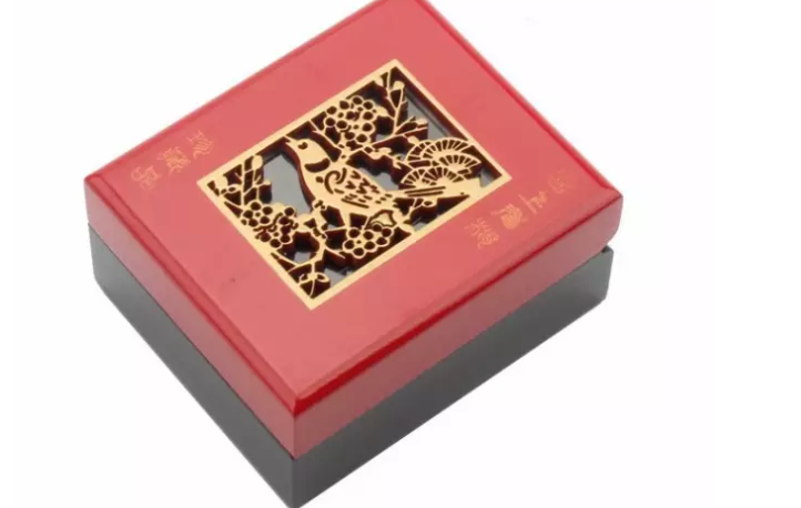 激光打標(biāo)在月餅包裝上的運(yùn)用 激光打標(biāo)在月餅包裝上的運(yùn)用