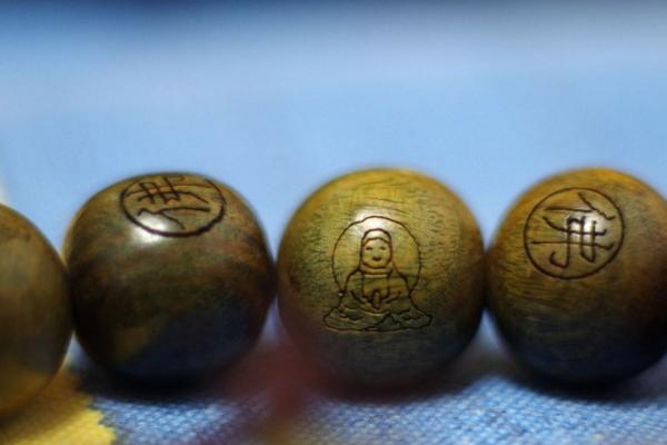 佛珠激光雕刻刻字，盡顯激光打標工藝之美