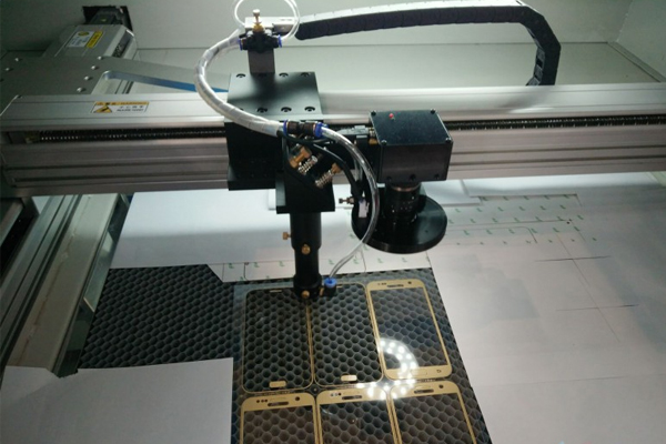 OLED柔性屏切割設備—柔性薄膜激光切割機 OLED柔性屏切割設備—柔性薄膜激光切割機