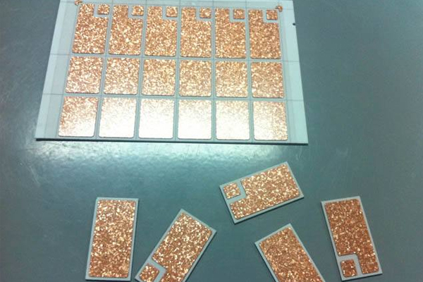 陶瓷電路基板劃線(xiàn)打孔設(shè)備—陶瓷激光切割機(jī) 陶瓷電路基板劃線(xiàn)打孔設(shè)備—陶瓷激光切割機(jī)