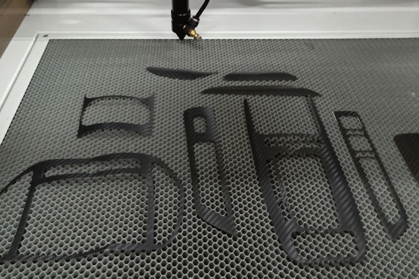 碳纖維復(fù)合材料切割設(shè)備—碳纖維激光切割機(jī) 碳纖維復(fù)合材料切割設(shè)備—碳纖維激光切割機(jī)