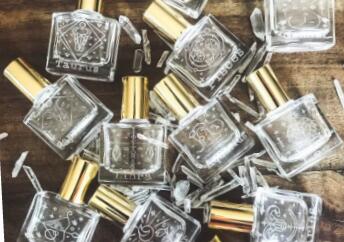 香水瓶激光雕刻機(jī)，屬于你獨(dú)特的味道